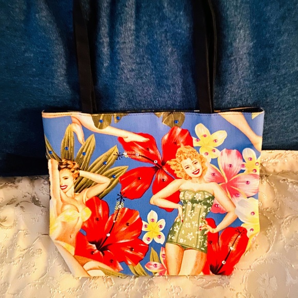 Pretty Ladies and flowers handbag - Picture 2 of 5